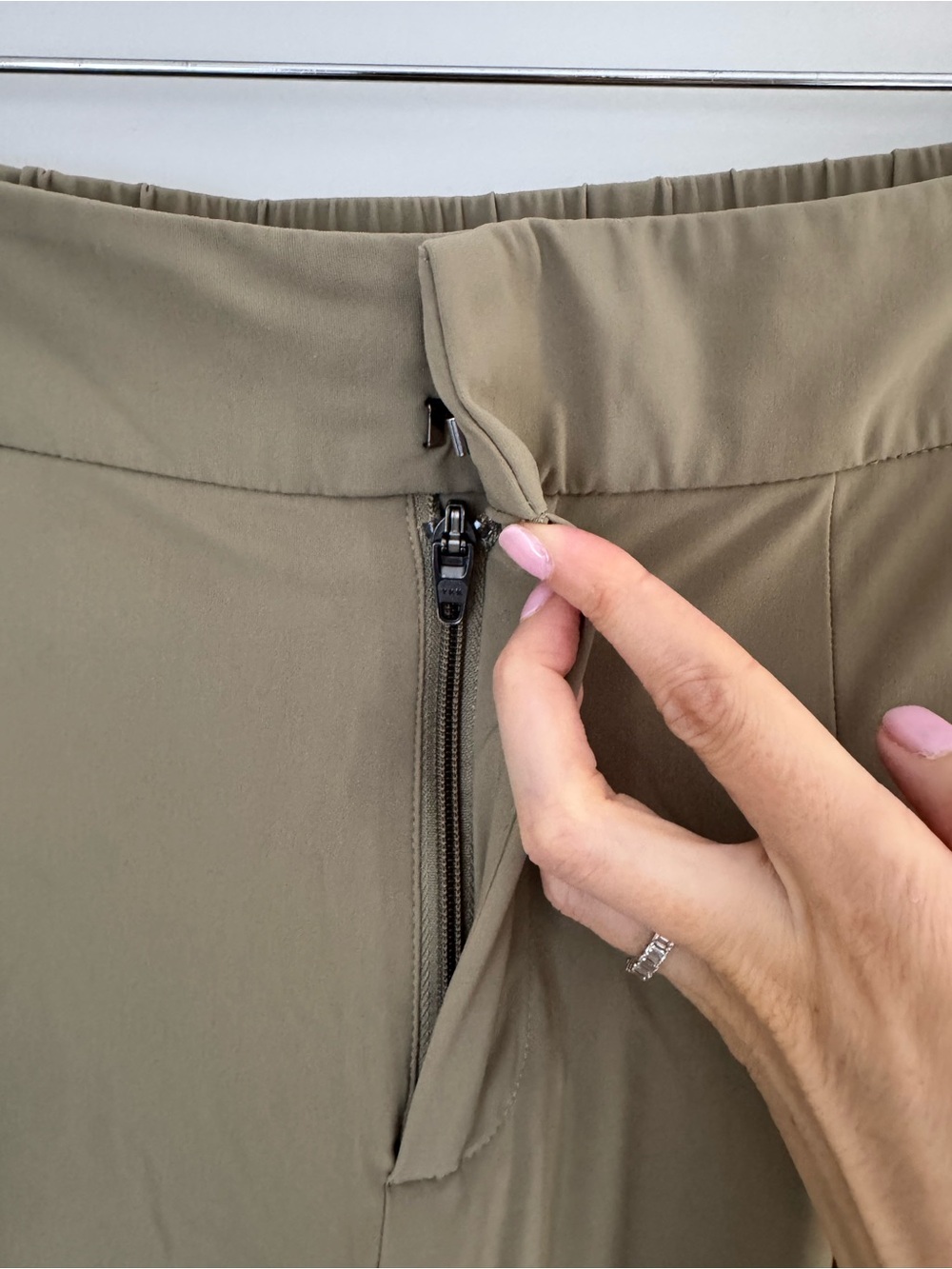 Athleta Pinnacle High Rise Trouser Sz 2 in Olive branch - Picture 6 of 16